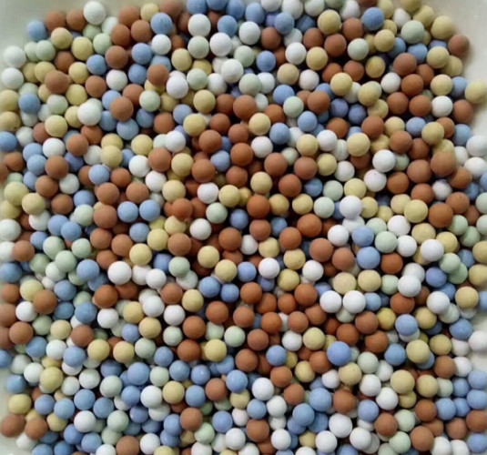 Mineralne kulki ceramiczne, d 6 mm.