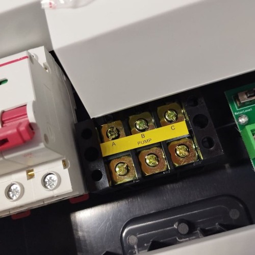 Sterownik pompy Y1-4000D, tworzywo ABS, 3-fazowy 380V-415V, 0,75-4kW