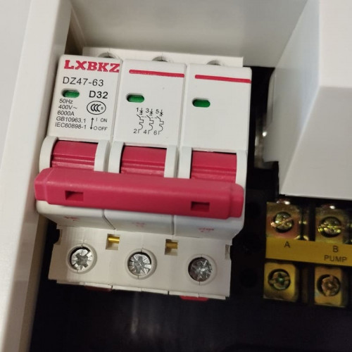 Sterownik pompy Y1-11000D, tworzywo ABS, 3-fazowy 380V-415V, 1,1-11kW