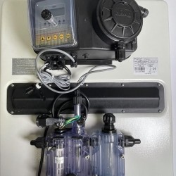 Panel systemowy Z On / Off lub proporcjonalną dawką chloru od 0-5.00 ppm. A-CHLORO HC300 CL-P