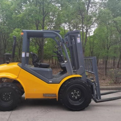 Wysokoprężny wózek widłowy CPCD30 4WD o udźwigu 3 ton