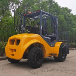 Wysokoprężny wózek widłowy CPCD30 4WD o udźwigu 3 ton