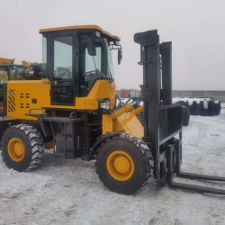 Terenowy wózek widłowy z silnikiem wysokoprężnym CPCD50-30 o udźwigu 5 ton