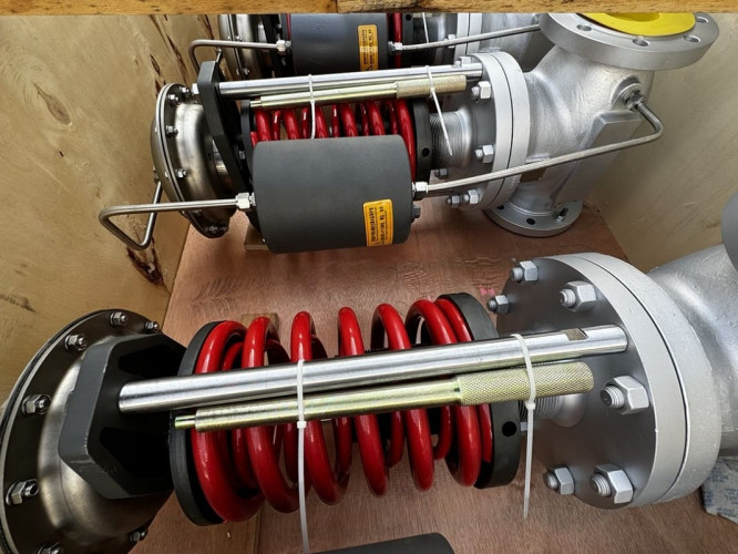 Zawór redukcyjny DN100, korpus WCB, wlot ciśnienia 5 bar, wylot 3 bar, para, 1700 kg/h