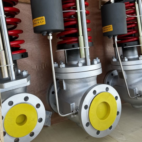 Zawór redukcyjny DN100, korpus WCB, wlot ciśnienia 5 bar, wylot 3 bar, para, 1700 kg/h