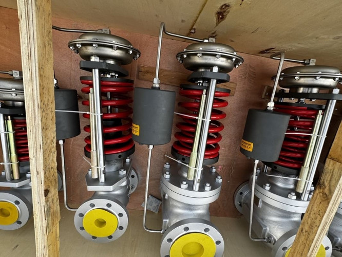 Zawór redukcyjny DN100, korpus WCB, wlot ciśnienia 5 bar, wylot 3 bar, para, 1300 kg/h