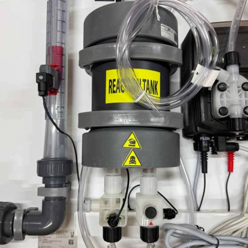 Generator dwutlenku chloru EMEC LOTUS EASY 20 g/h – system do wytwarzania, dozowania i monitorowania stężenia dwutlenku chloru w celu dezynfekcji wody