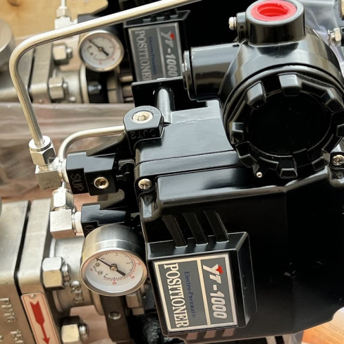 DN20 Pneumatycznie sterowany zawór regulacyjny 10P11Y-DNx2016Z-L122C-C (korpus CF8, gniazdo SS304) z pozycjonerem YT-1000, wejście 4-20 mA, Ex