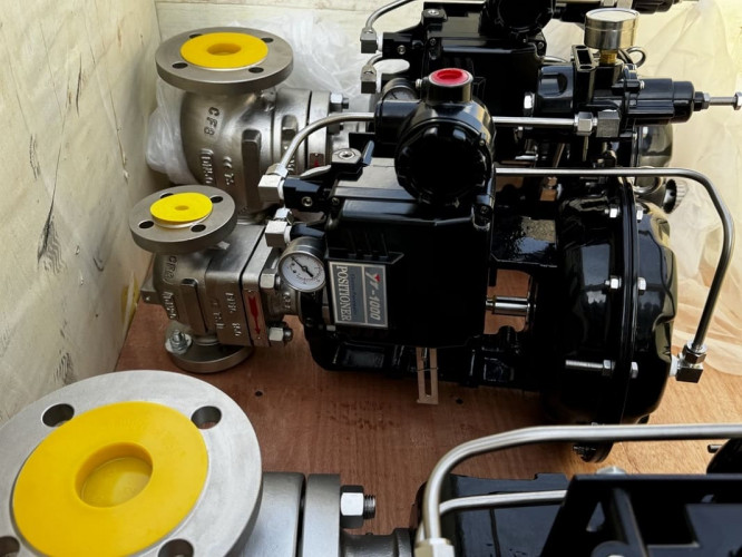 DN65 Pneumatycznie sterowany zawór regulacyjny 10P11Y-DNx6516Z-L112C-C (korpus CF8, gniazdo SS304) z pozycjonerem YT-1000, wejście 4-20 mA, Ex