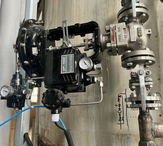 DN20 Pneumatycznie sterowany zawór regulacyjny 10P11Y-DNx2016Z-L112C-C (korpus CF8, gniazdo SS304) z pozycjonerem YT-1000, wejście 4-20 mA, Ex