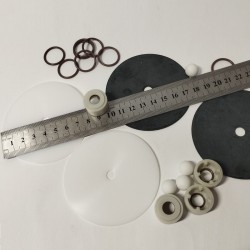 Zestaw naprawczy do pompy membranowej ALPHADYNAMIC RUBY 010P-P-NTPT-F, kod części zamiennych ZESTAW: RM010-0003-F